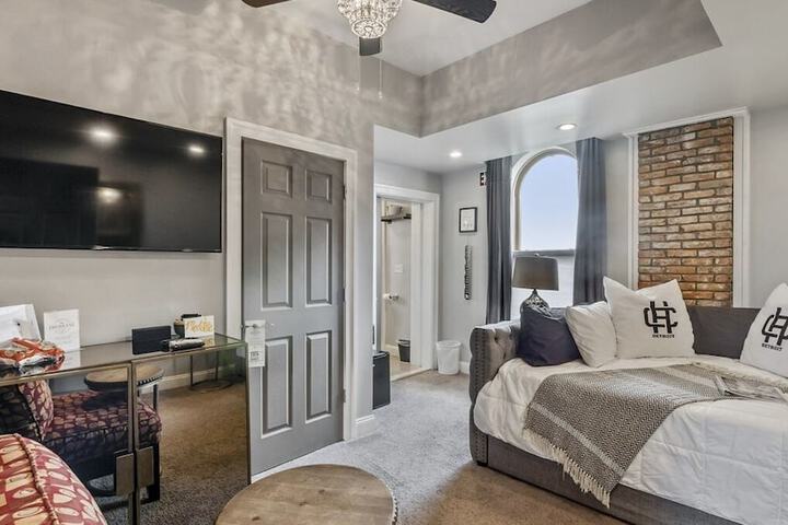 Room 4 of 21