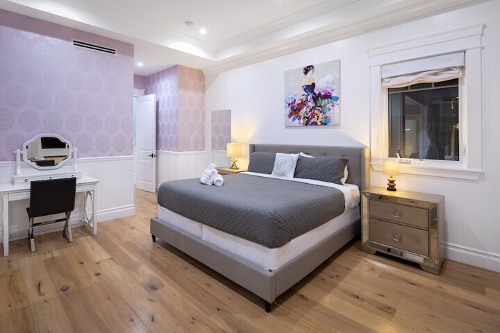 Room 4 of 74