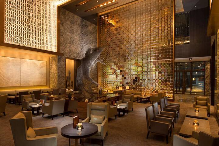 Entrance & Lobby