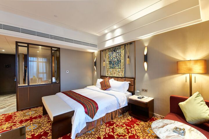 Room 9 of 39