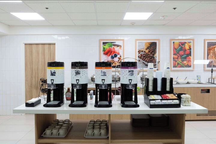 Breakfast/Coffee Service 116 of 129