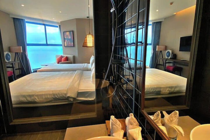 Room 33 of 63