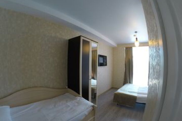 Room 95 of 176
