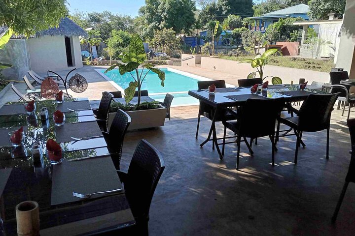 Dining 7 of 8
