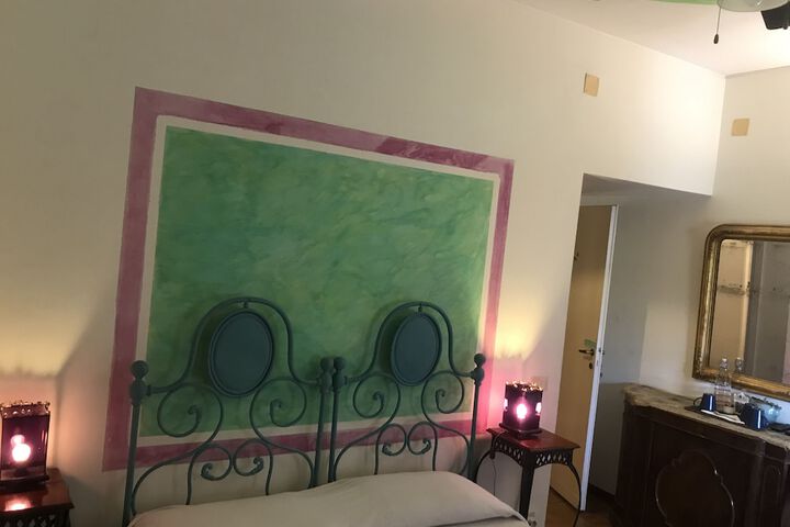 Room 11 of 39