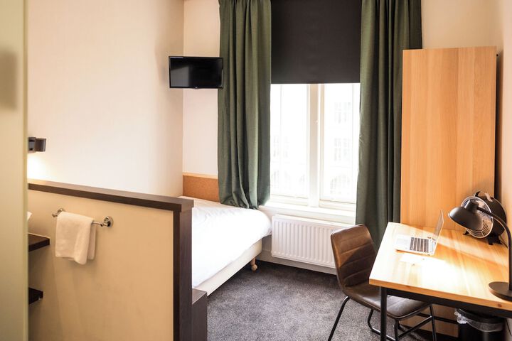 Room 5 of 19