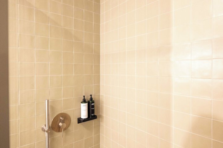 Room 42 of 140