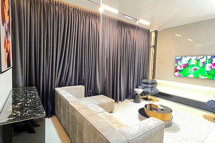 Room 27 of 61