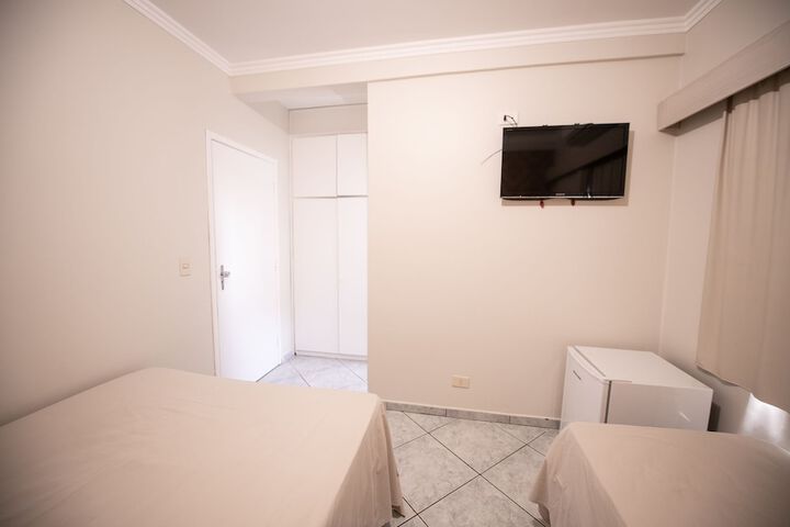 Room 10 of 32
