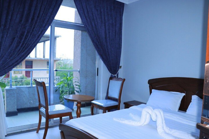 Room 4 of 20
