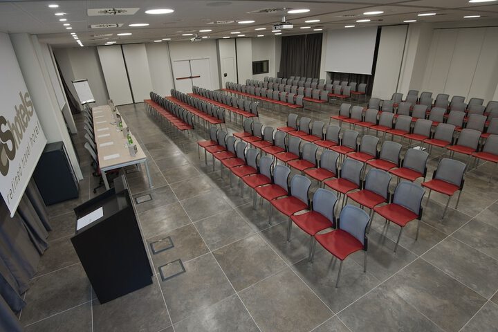 Business Center 44 of 52