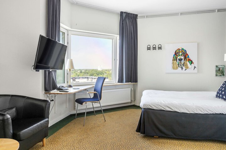 Room 19 of 82