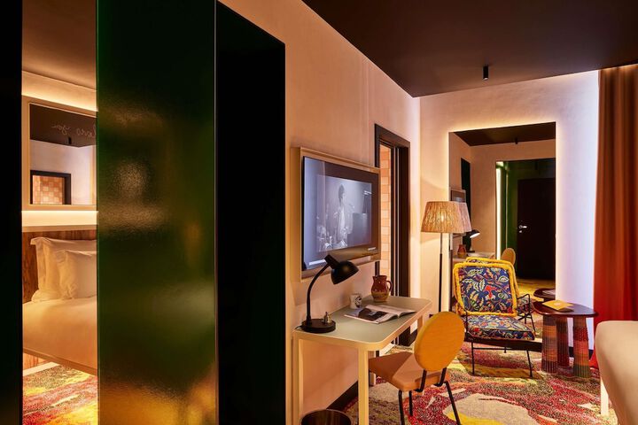 Room 23 of 84