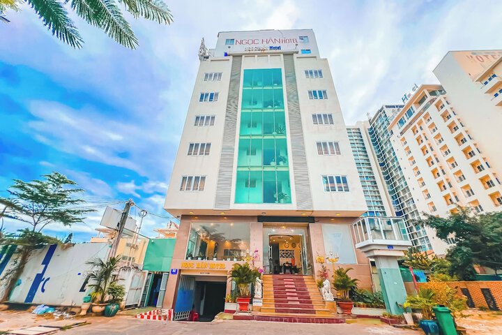 Ngoc Han Hotel by The Moment
