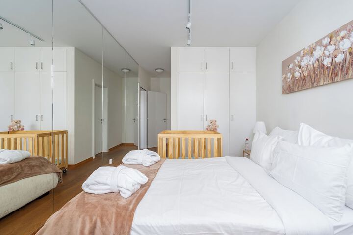 Room 4 of 28