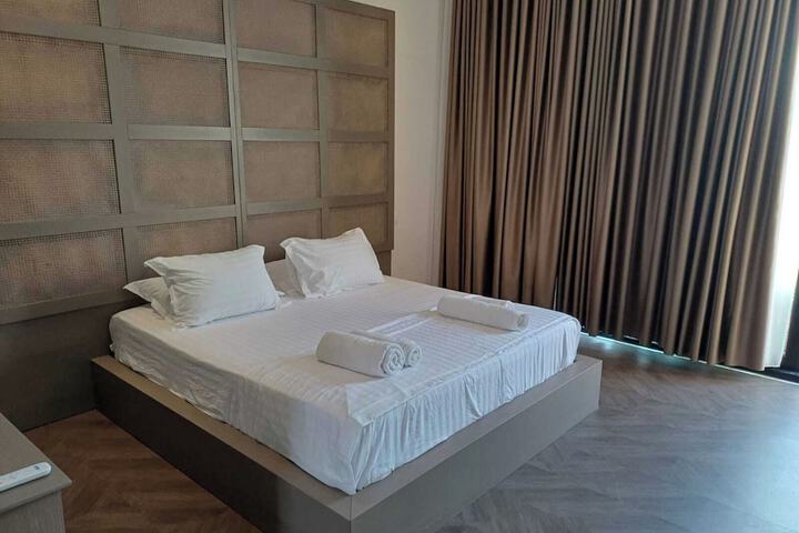 Room 18 of 27
