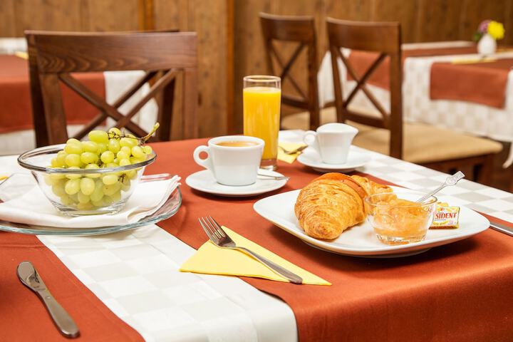 Breakfast/Coffee Service 22 of 41