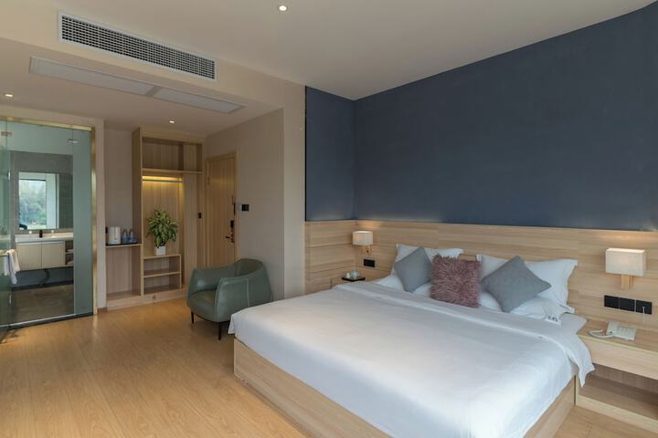 Room 52 of 126