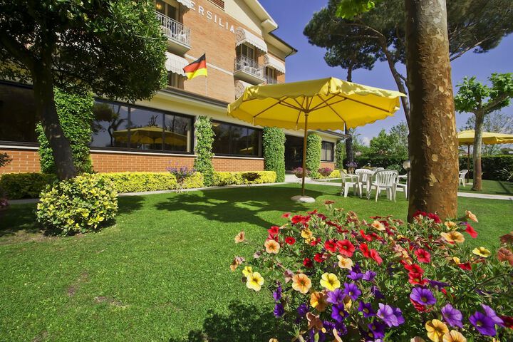 Hotel Exterior 41 of 53