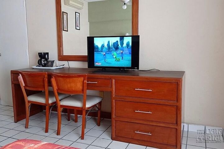Room 6 of 14