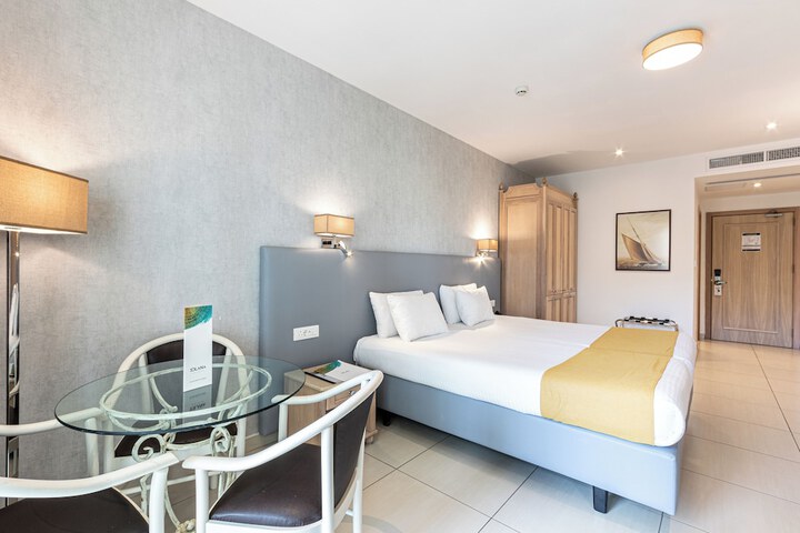Room 16 of 216