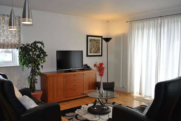 Room 6 of 10