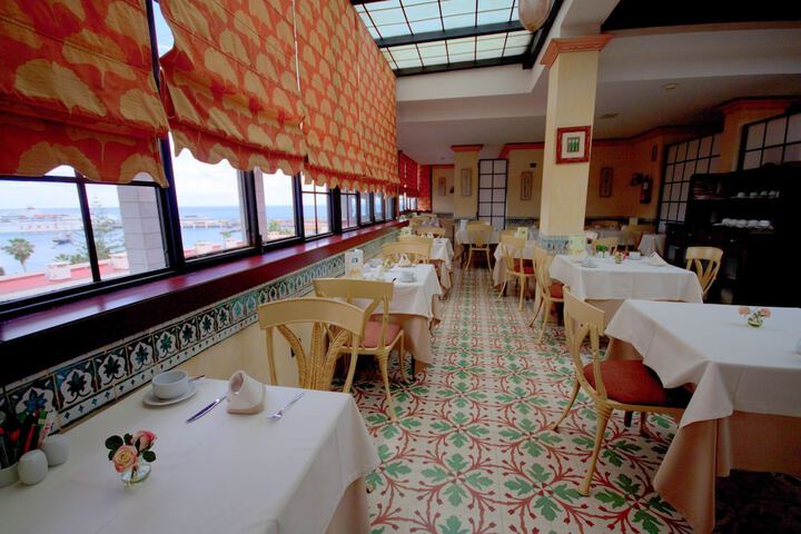 Dining 5 of 8