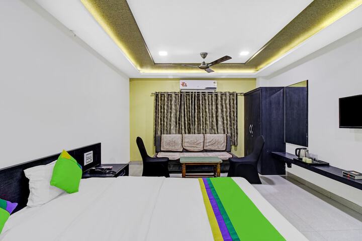 Room 16 of 28