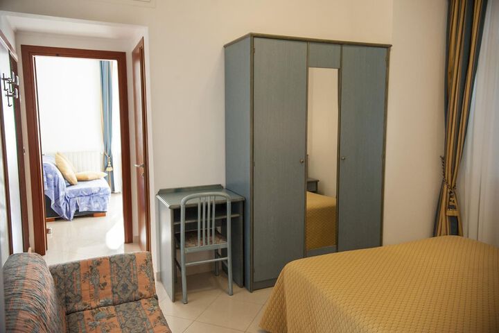 Room 22 of 46