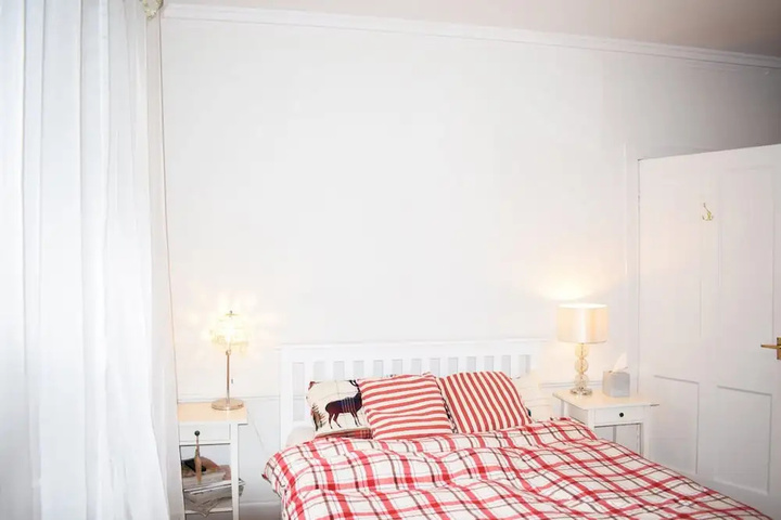 Room 5 of 14
