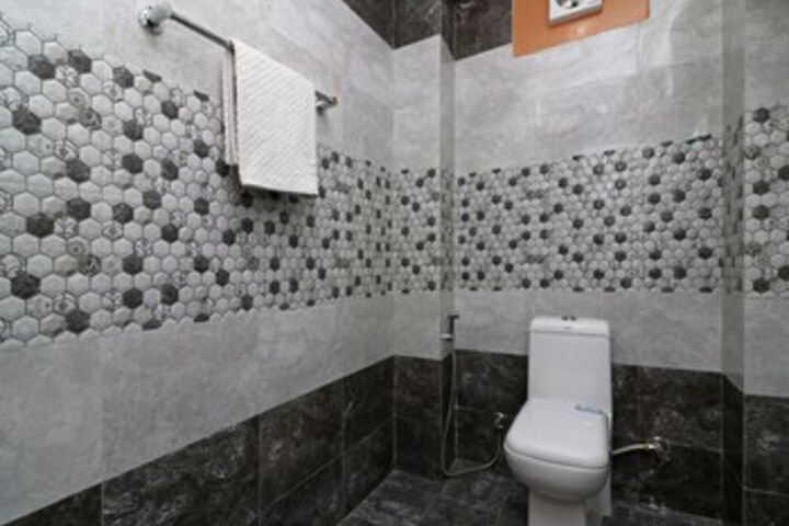 Room 3 of 27