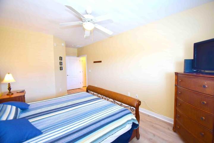 Room 7 of 18
