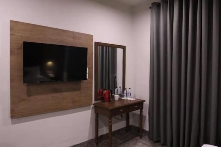 Room 11 of 52