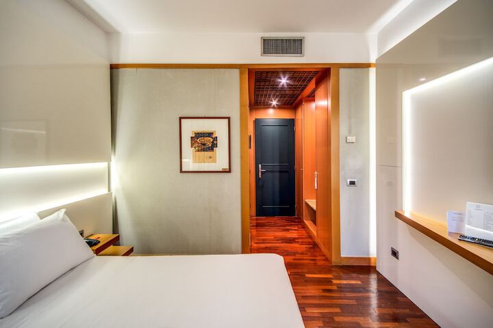 Room 17 of 36