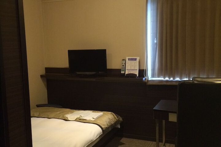 Room 13 of 38