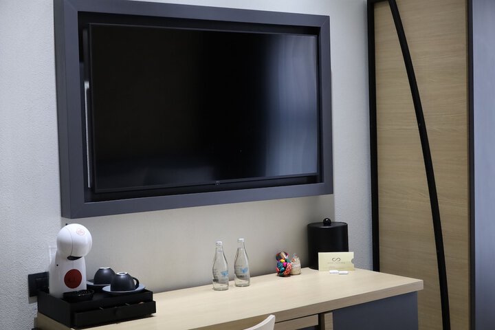 Room 10 of 176