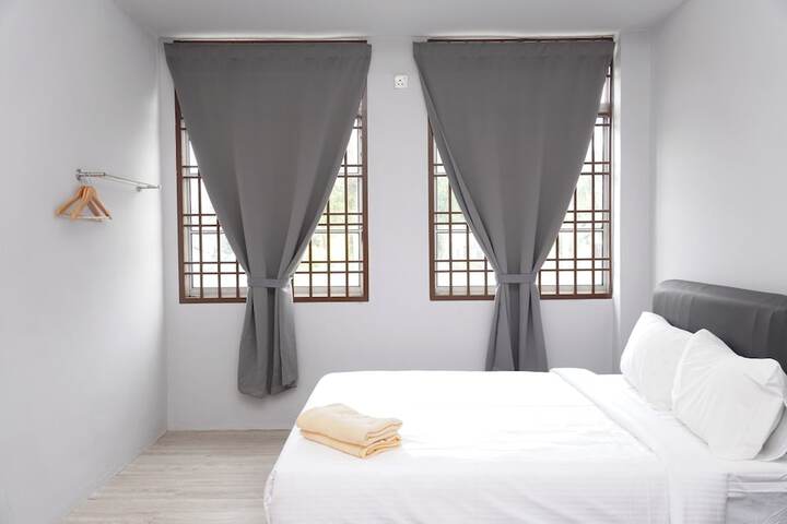 Room 11 of 30