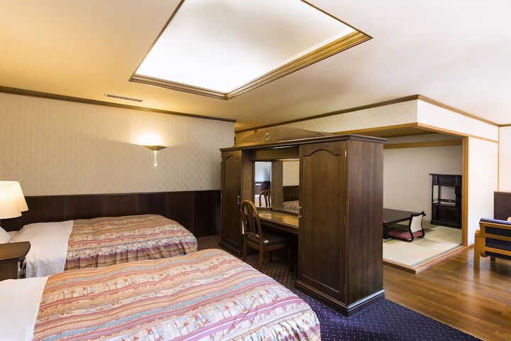 Room 18 of 93