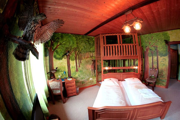 Room 5 of 33