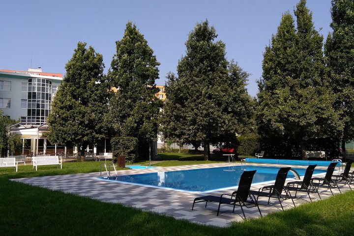Pool 30 of 77