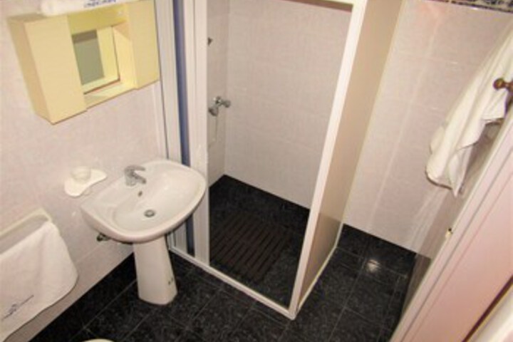 Room 5 of 52