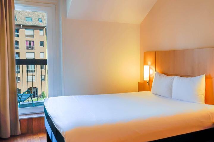 Room 12 of 110