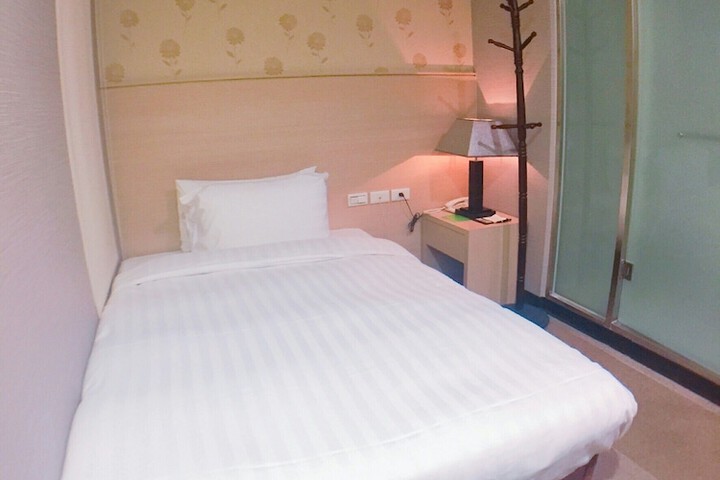 Room 6 of 34
