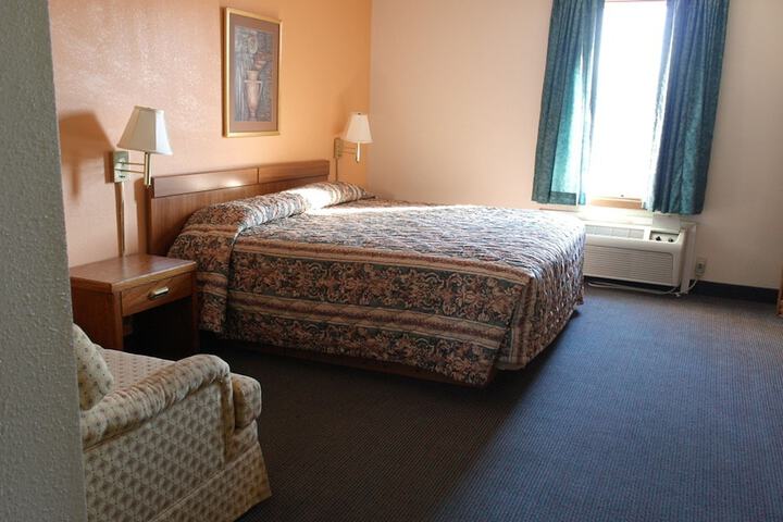 Room 4 of 16