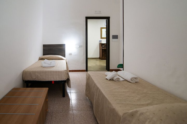 Room 28 of 64