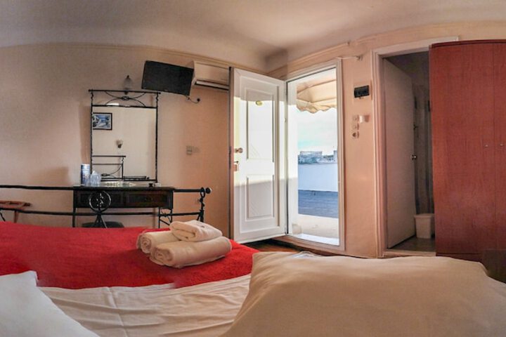 Room 83 of 152
