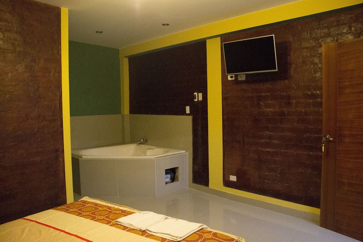 Room 11 of 40