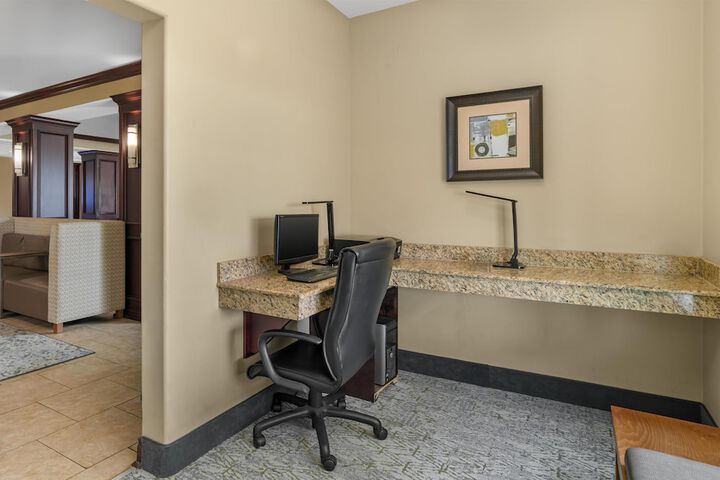 Business Center 62 of 66