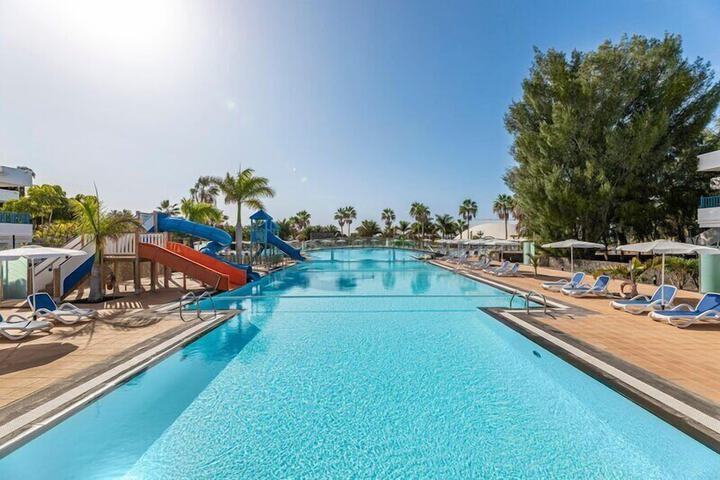 Hotel Pool