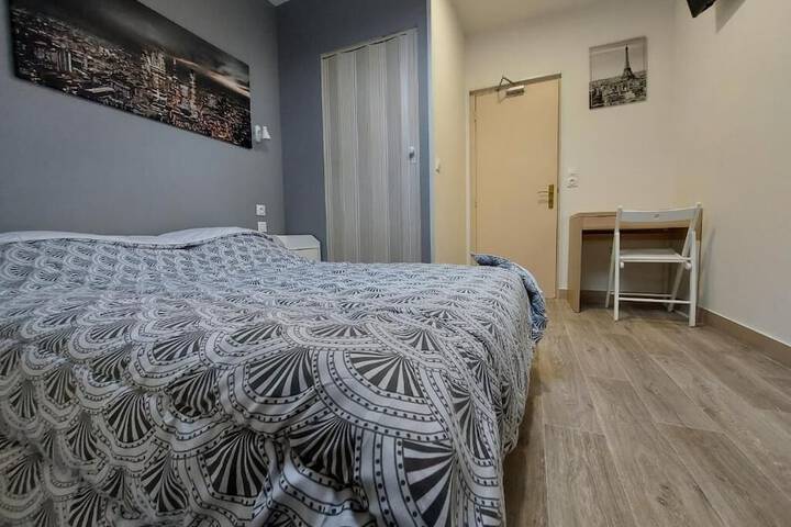 Room 6 of 10